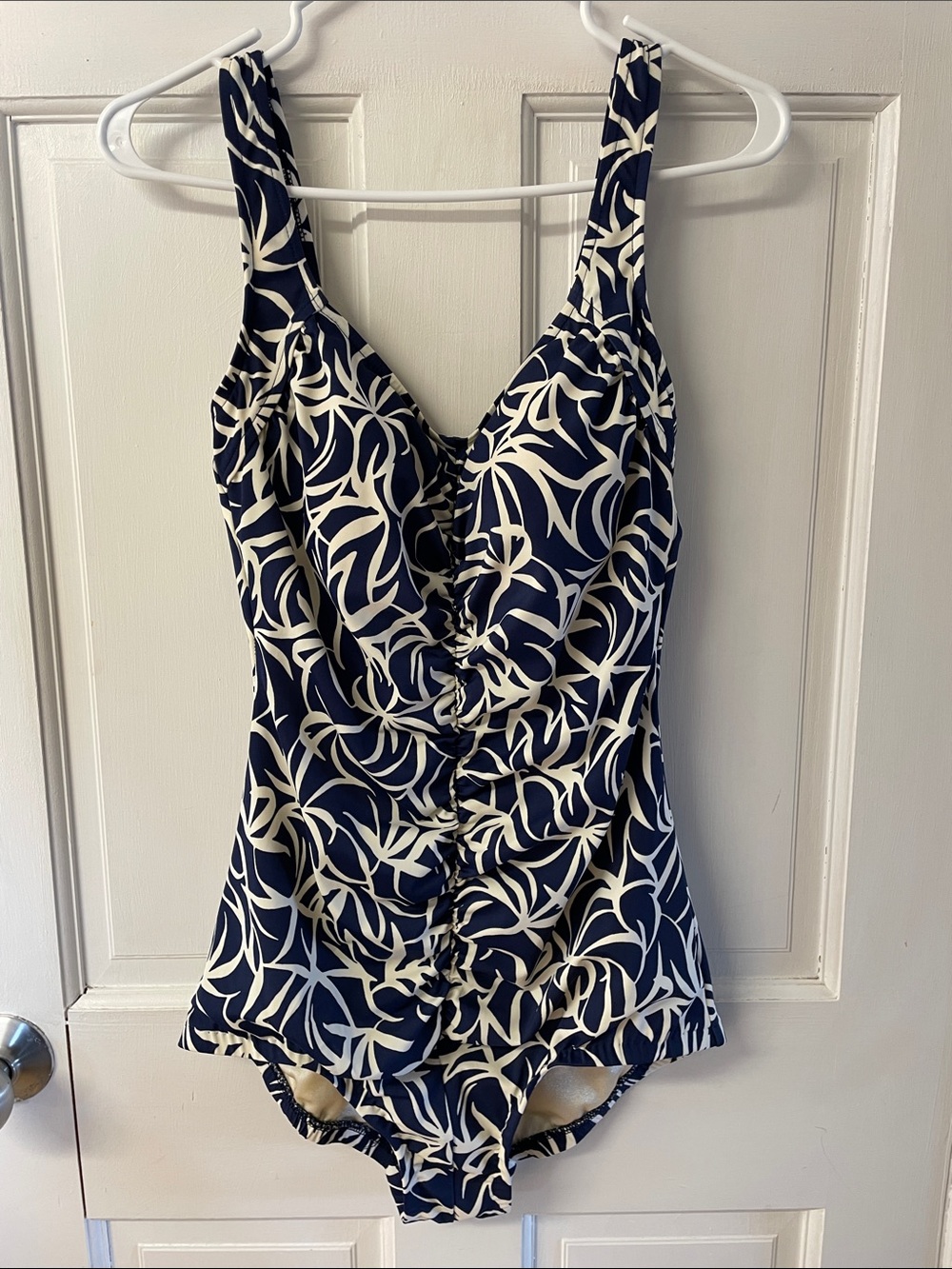 Maxine of Hollywood ruched one-piece swimsuit navy&cream leaf pattern size 14